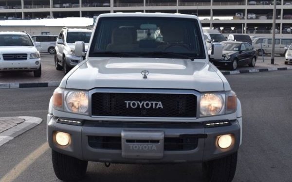 buy 2015 TOYOTA LAND CRUISER DOUBLE CABIN LHD